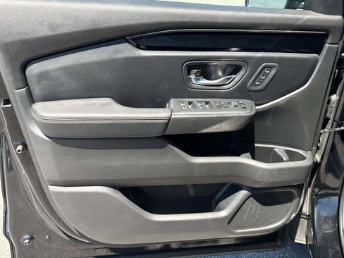 Certified 2025 Honda Pilot TrailSport image 18