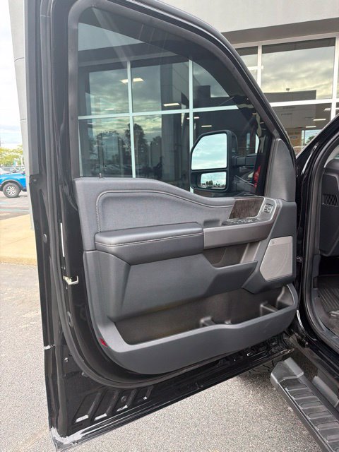 Used 2025 Ford F250 Lariat w/ Black Appearance Package AWD/4WD image 12