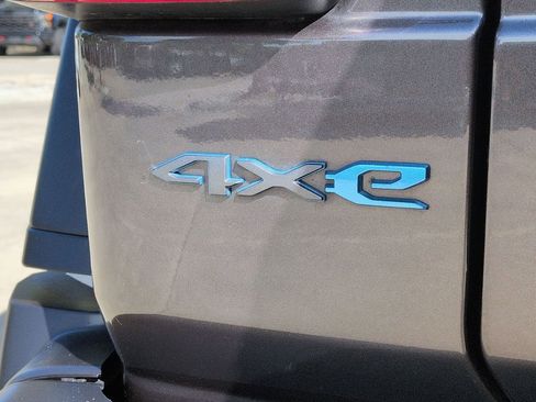 Used 2025 Jeep Wrangler Unlimited Rubicon 4xe w/ Convenience Group AWD/4WD image 7