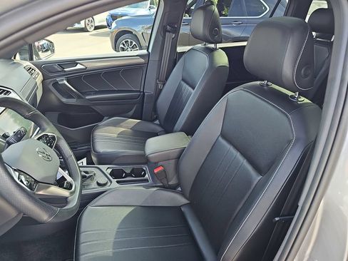 Used 2024 Volkswagen Tiguan SE R-Line AWD/4WD image 10