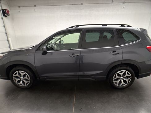 Used 2023 Subaru Forester Premium AWD/4WD image 5