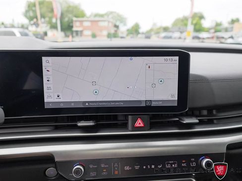 Used 2025 Kia Carnival SX Prestige FWD image 11