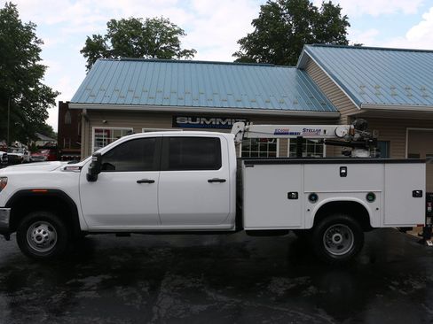 Used 2023 GMC Sierra 3500 Pro w/ Convenience Package AWD/4WD image 2