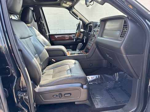 Used 2013 Lincoln Navigator 4WD image 16