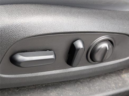 Used 2019 Buick Enclave Essence AWD/4WD image 23