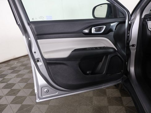 Used 2022 Jeep Compass Limited image 23