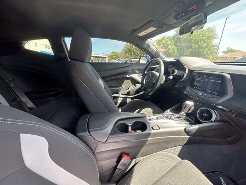 Used 2020 Chevrolet Camaro LT w/ Technology Package RWD image 12