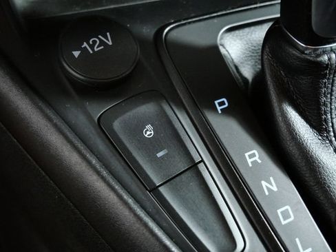 Certified 2018 Ford Focus SE w/ Cold Weather Package FWD image 23