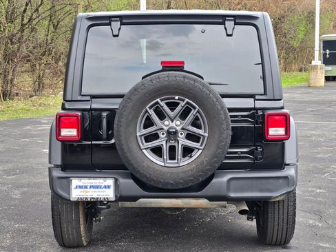 Used 2025 Jeep Wrangler Unlimited Sport AWD/4WD image 12