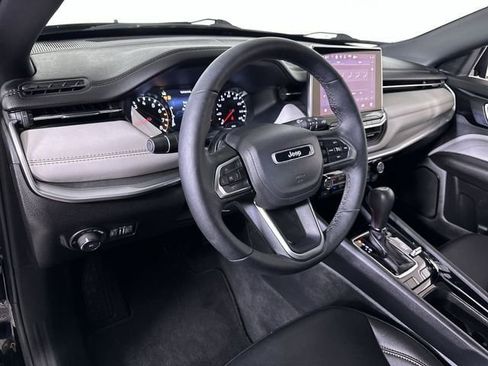 Used 2024 Jeep Compass Limited image 19