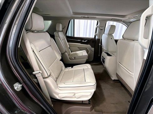 Used 2021 GMC Yukon Denali w/ Denali Premium Package image 25