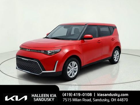 Certified 2025 Kia Soul LX FWD image 1