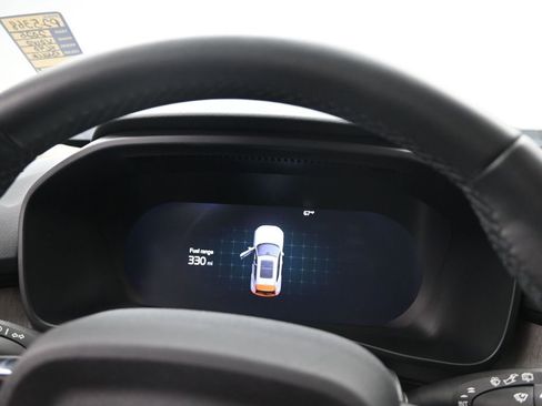 Used 2025 Volvo XC40 B5 Plus image 11