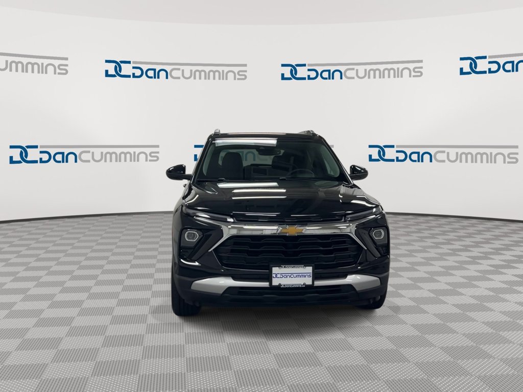 Used 2024 Chevrolet TrailBlazer LT w/ Convenience Package FWD image 3