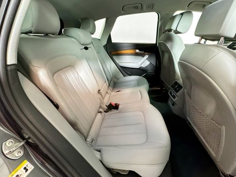 Used 2022 Audi Q5 2.0T Premium w/ Convenience Package image 24