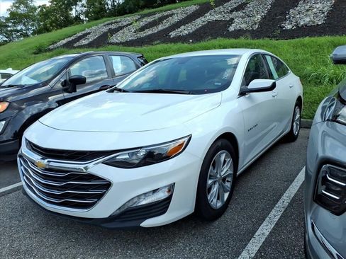 Used 2025 Chevrolet Malibu LT FWD image 3