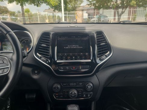 Used 2019 Jeep Cherokee Limited w/ Technology Group AWD/4WD image 12