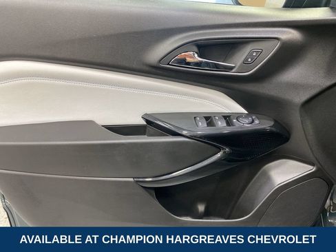 Used 2025 Chevrolet Trax LT FWD image 30