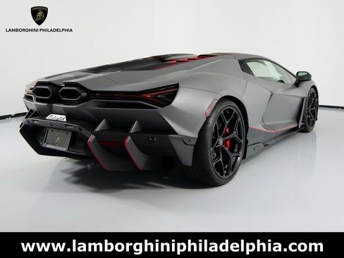 Used 2024 Lamborghini Revuelto image 5