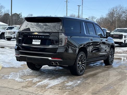 Used 2025 Chevrolet Suburban High Country image 3