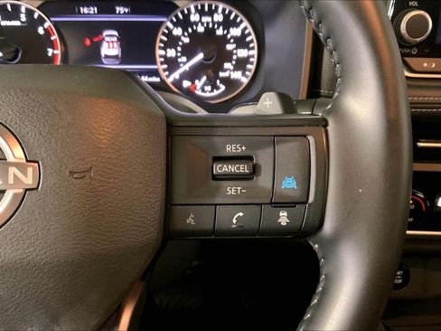 Used 2025 Nissan Rogue SV FWD image 19