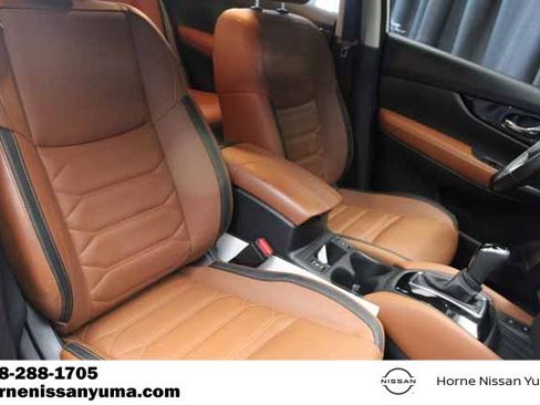 Used 2018 Nissan Rogue SL w/ Premium Package FWD image 6