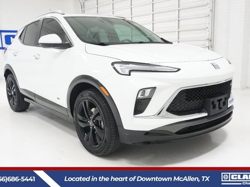 Used 2025 Buick Encore GX Sport Touring w/ Comfort Package image 3