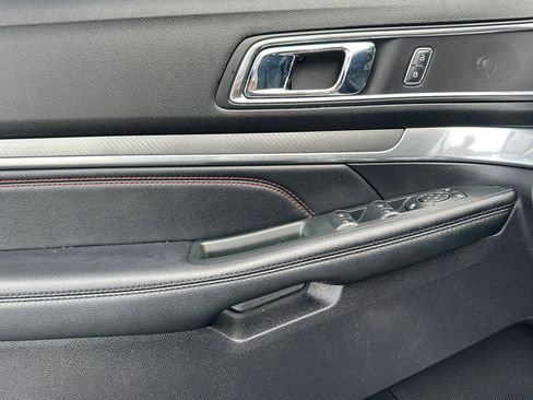 Used 2019 Ford Explorer Sport image 11