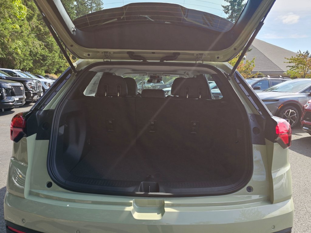 New 2027 Chevrolet Bolt LT w/ Dual Panel Sunroof Package FWD image 18