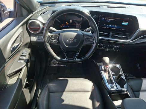 Used 2024 Chevrolet Trax RS w/ Sunroof Package FWD image 11