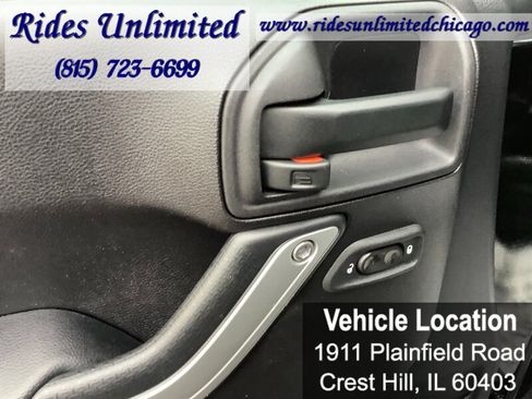 Used 2015 Jeep Wrangler Unlimited Rubicon w/ Dual Top Group AWD/4WD image 10