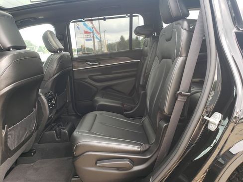 Used 2024 Jeep Grand Cherokee L Limited w/ Luxury Tech Group II AWD/4WD image 12