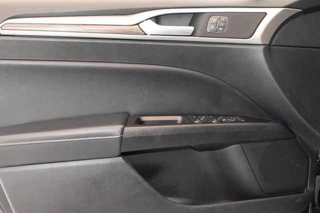 Used 2018 Ford Fusion SE w/ Fusion SE Technology Package FWD image 20