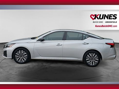Used 2024 Nissan Altima 2.5 SV FWD image 6