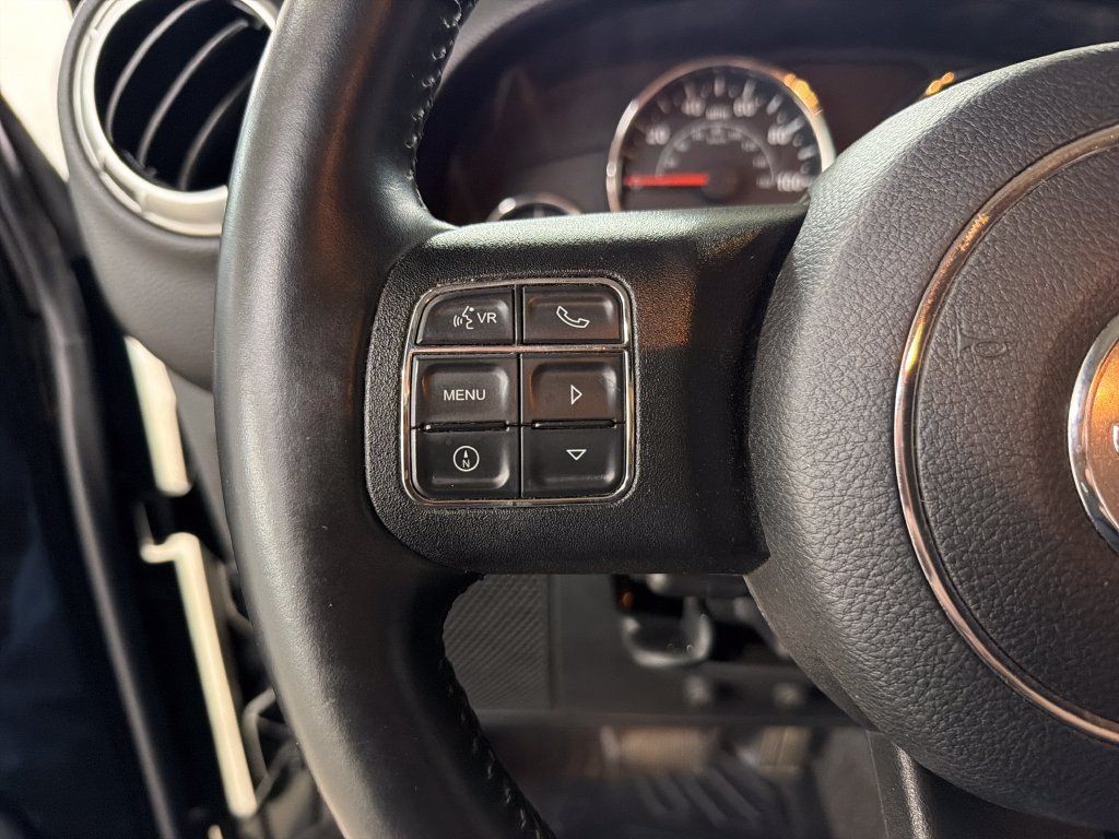 Used 2015 Jeep Wrangler Unlimited Rubicon w/ Connectivity Group AWD/4WD image 18