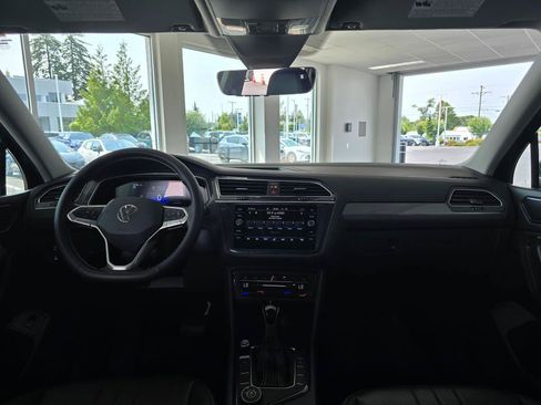 Used 2024 Volkswagen Tiguan SE w/ MDO Package, Two-Row AWD/4WD image 35