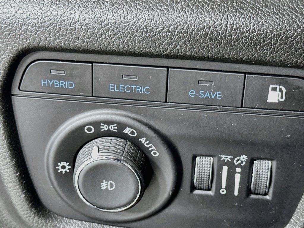 Used 2023 Jeep Grand Cherokee Overland w/ Advanced Protech Group III AWD/4WD image 20