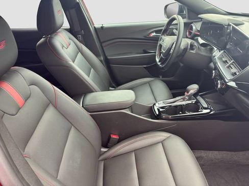 Used 2025 Chevrolet Trax RS w/ Sunroof Package FWD image 21