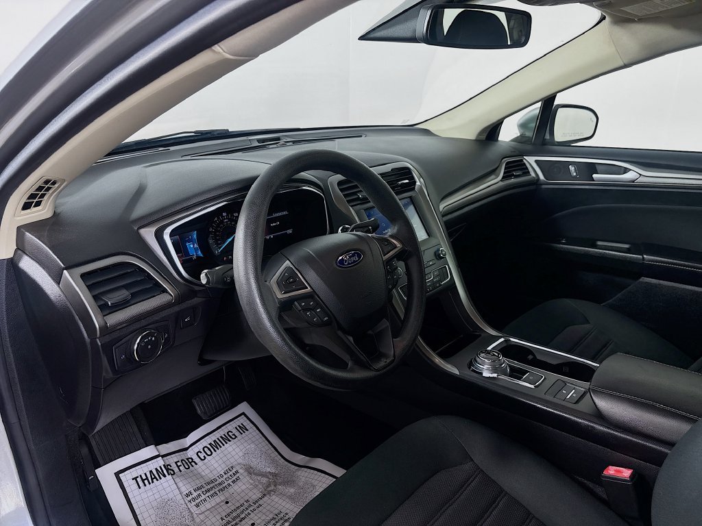 Used 2020 Ford Fusion SE FWD image 9