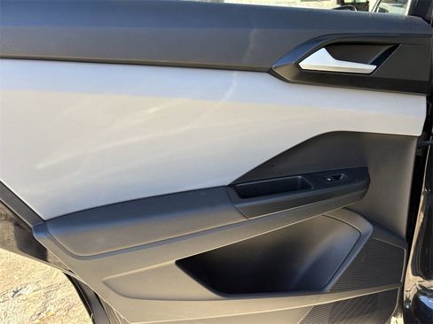 Used 2022 Volkswagen Taos SE image 22