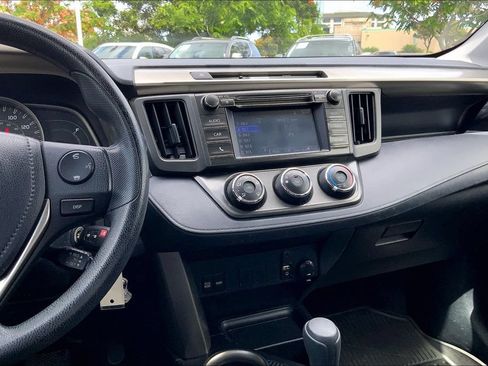 Used 2015 Toyota RAV4 LE AWD/4WD image 6