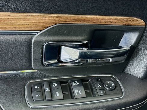 Used 2018 RAM 1500 Laramie image 24