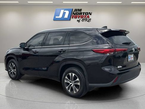 Used 2020 Toyota Highlander XLE AWD/4WD image 7
