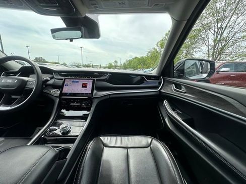 Used 2023 Jeep Grand Cherokee 4WD 4xe w/ Luxury Tech Group II image 31