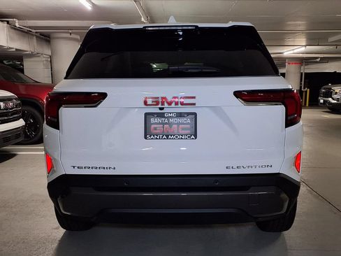 New 2027 GMC Terrain Elevation w/ Elevation Premium Package FWD image 9