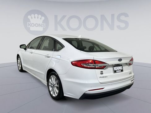 Used 2019 Ford Fusion SE image 4