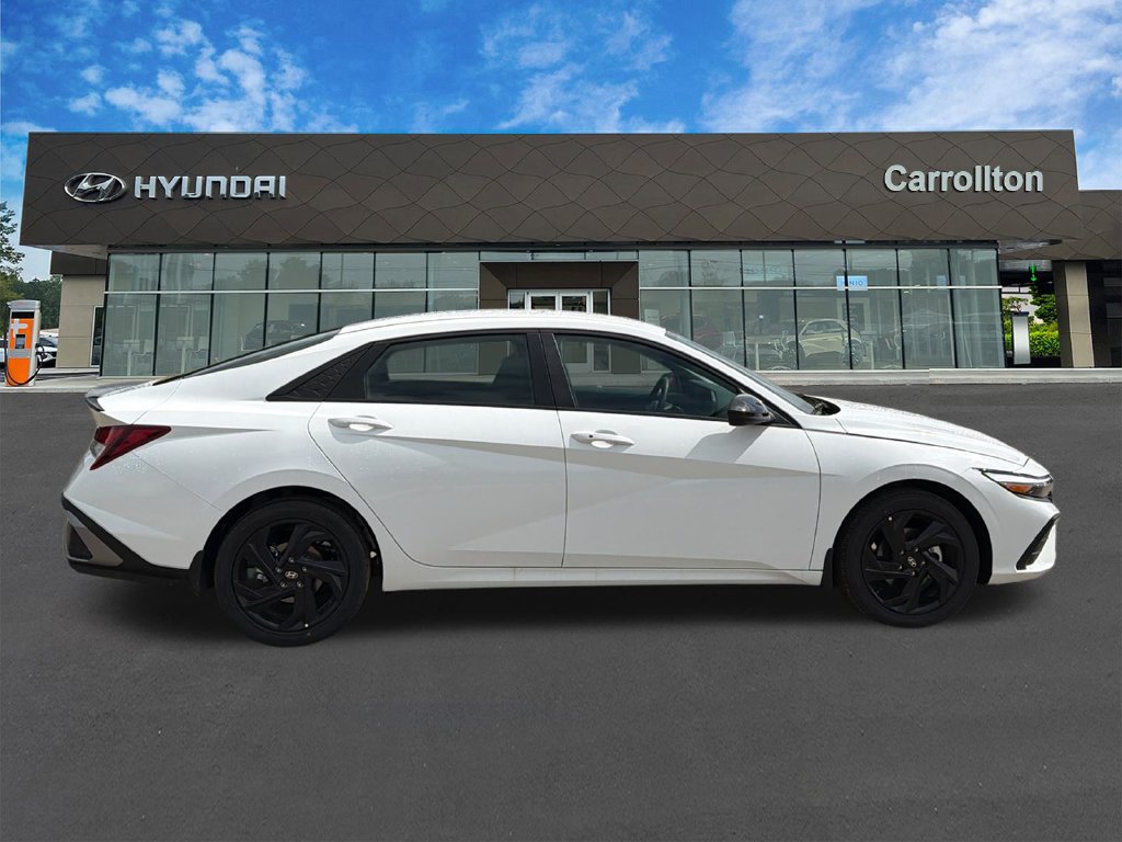 Used 2026 Hyundai Elantra Sport w/ Cargo Package FWD image 4