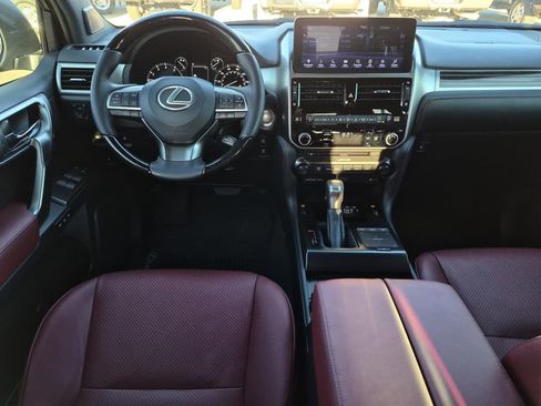 Used 2023 Lexus GX 460 Luxury w/ Accessory Package AWD/4WD image 17