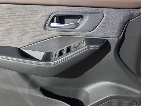Used 2023 Nissan Rogue SV FWD image 31