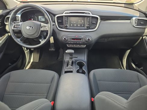 Used 2019 Kia Sorento FWD w/ LX Convenience Package image 9